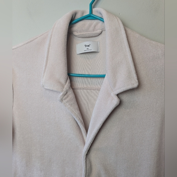 TNA ARITZIA newcastle shirt color Light Pink size XS Towel texture - Picture 9 of 15